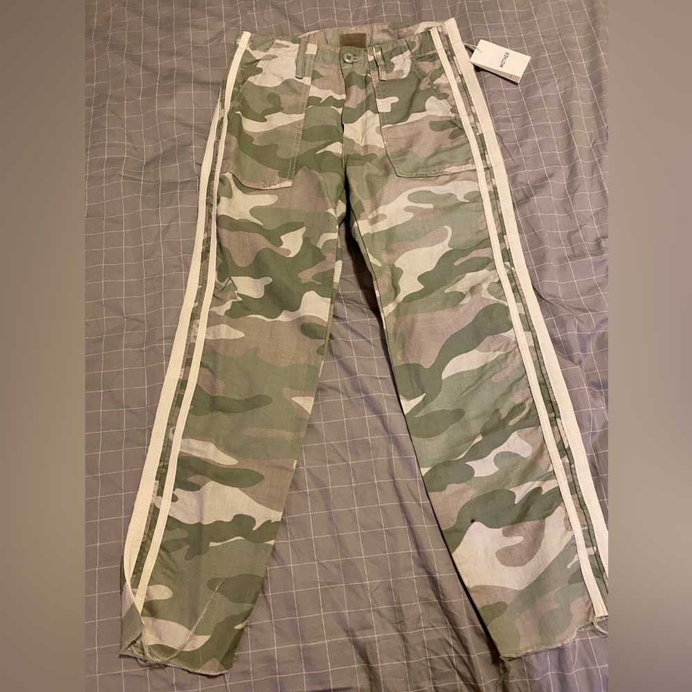 Mother camo cropped pants. Size 25. New with tags